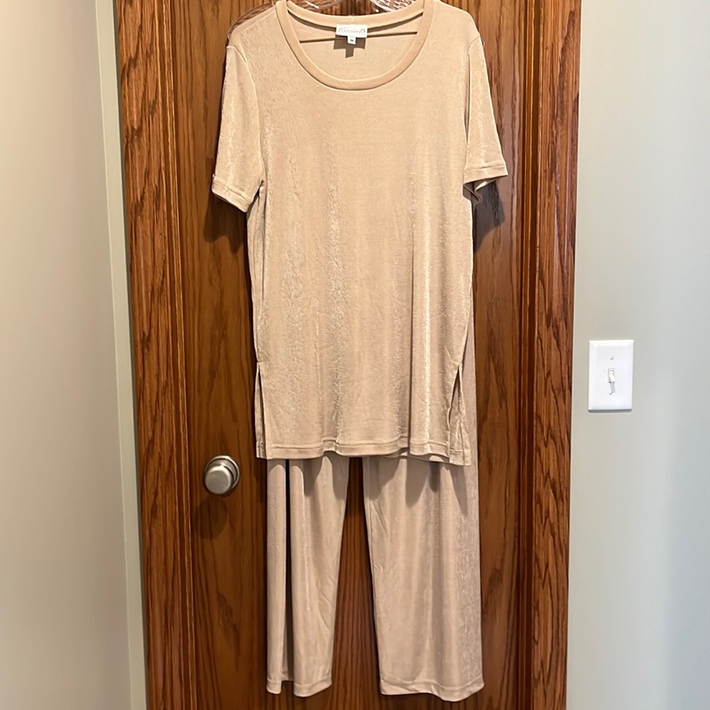 Elegant Beige Women's Loungewear Set